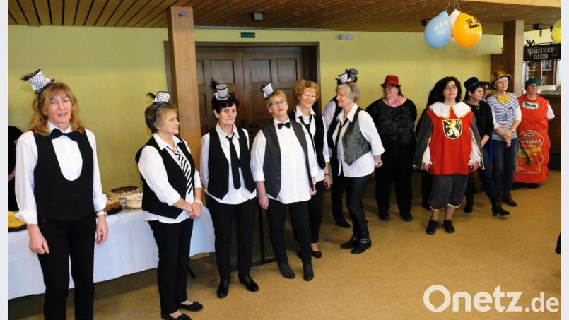 Ein emsiges Helfer-Team aus allen drei Kirchengemeinden sorgt für den Service. Bild: do