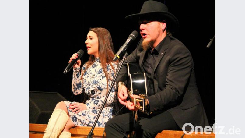 Roman Hofbauer und Marina Jay gaben ein stimmiges Bild als Johnny Cash und June Carter ab Bild: stg