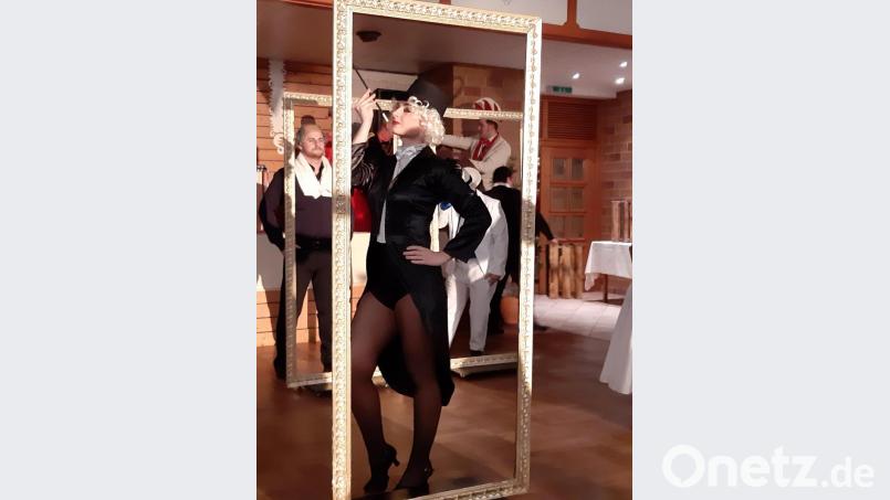 Die Knappnesia würzt das Dinner mit ihrem Showprogramm. Bild: kök