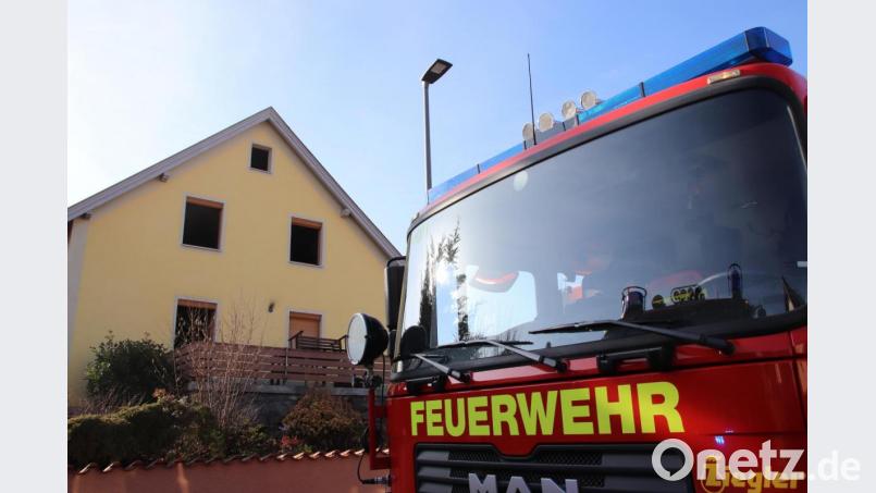 Zahlreiche Feuerwehren eilten am Sonntag zum Brandort an der Fischbacher Straße in Bruck. Bild: Thomas Dobler