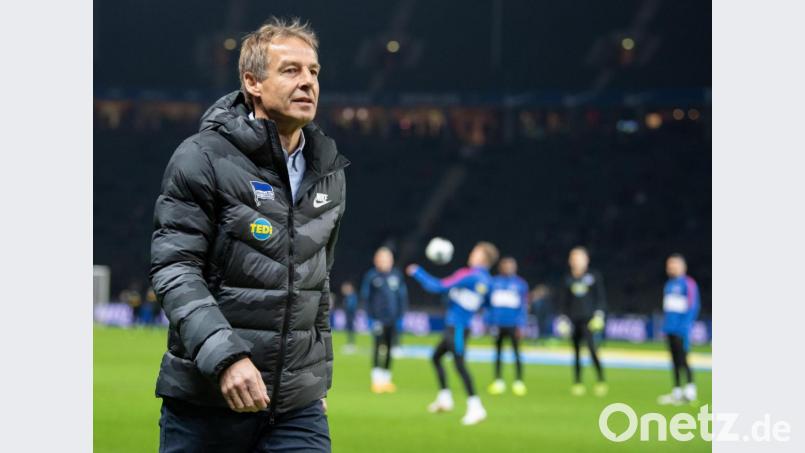 Jürgen Klinsmann tritt als Trainer von Hertha BSC zurück. Bild: Soeren Stache/dpa