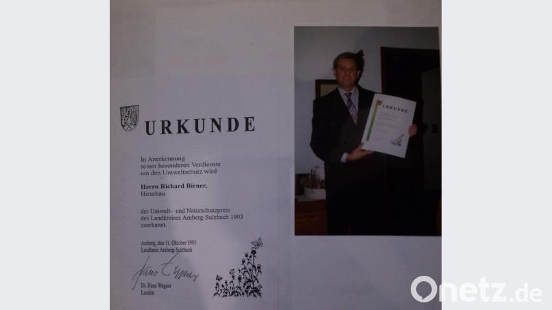 Für seine Pioniertaten und seine beispielgebenden Umweltaktivitäten wurde Richard Birner mehrfach geehrt. Der Landkreis Amberg-Sulzbach verlieh ihm 1993 den Umwelt- und Naturschutzpreis, später im Februar 2000 die „Grüne Hausnummer“. Bild: u