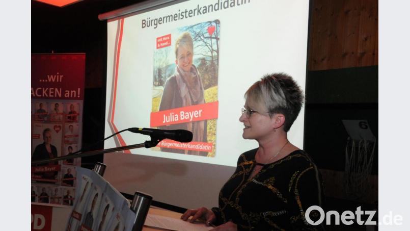 SPD-Bürgermeisterkandidatin Julia Bayer nennt Transparenz und Offenheit bei ihrer Wahl und sieht auch eine parteiübergreifende Politik im Marktgemeinderat als Schlüssel für eine erfolgreiche Tätigkeit zum Wohl der Bürger. Bild: bey