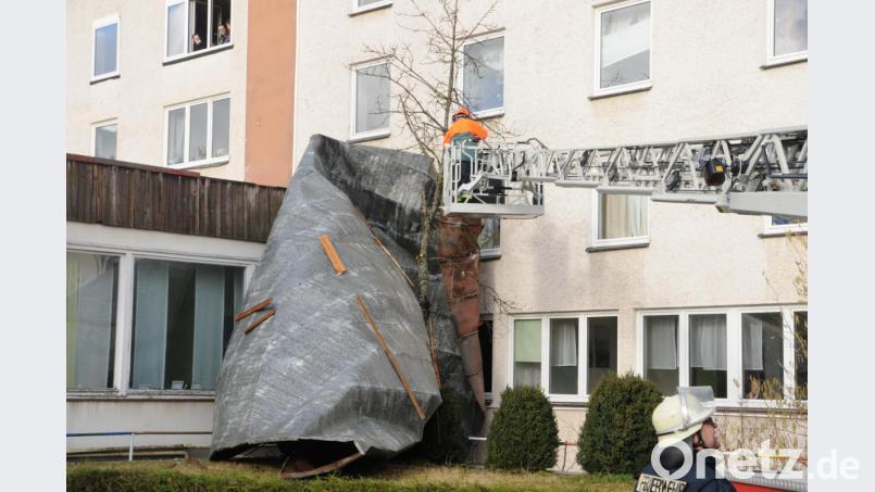 Im Winkel lehnte das kleinere Teil. Die Wehr holte es heraus. Bild: Joachim Gebhardt