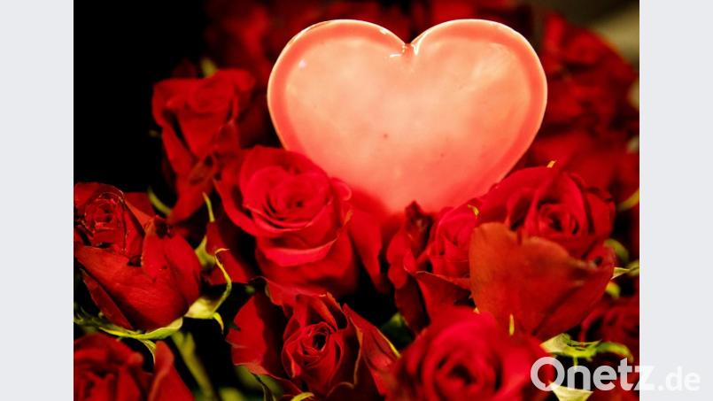 An diesem Freitag ist Valentinstag: Haben Sie schon eine passende Aufmerksamkeit für Ihren Liebsten? Bild: Christian Charisius/dpa