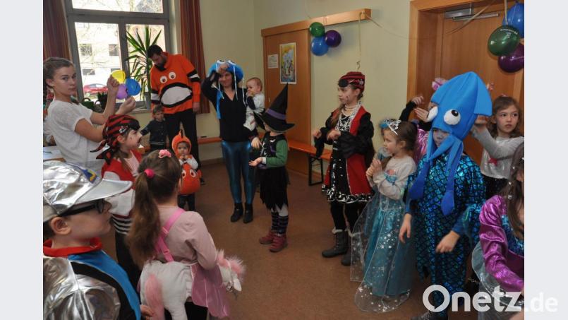 In der Unterwasserwelt der Meere geht es ganz schön bunt zu. Alles glitzert und blinkt. Die Mädchen und Buben hatten viele Ideen in den Kostümen umgesetzt. Bild: dob
