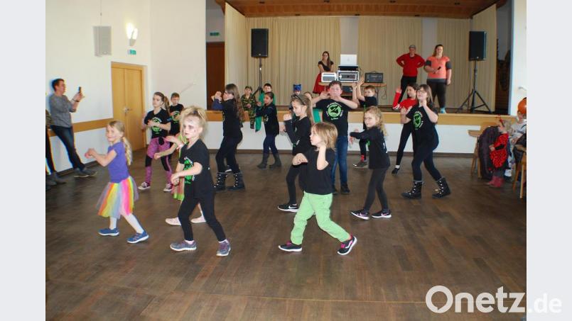 Die Zumba-Kids haben im letzten Jahr viel gelernt. Bild: enz