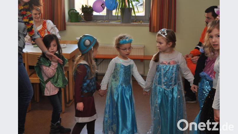 In der Unterwasserwelt der Meere geht es ganz schön bunt zu. Alles glitzert und blinkt. Die Mädchen und Buben hatten viele Ideen in den Kostümen umgesetzt. Bild: dob