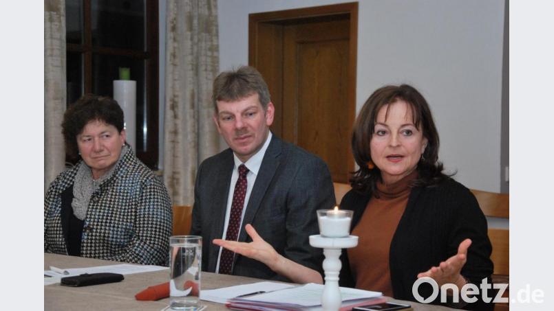 EU-Abgeordnete Marlene Mortler mit Peter Beer und Brigitte Trummer vom Bauernverband (von rechts). Bild: exb