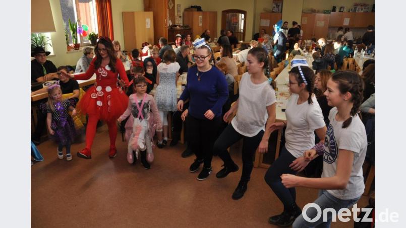 In der Unterwasserwelt der Meere geht es ganz schön bunt zu. Alles glitzert und blinkt. Die Mädchen und Buben hatten viele Ideen in den Kostümen umgesetzt. Bild: dob
