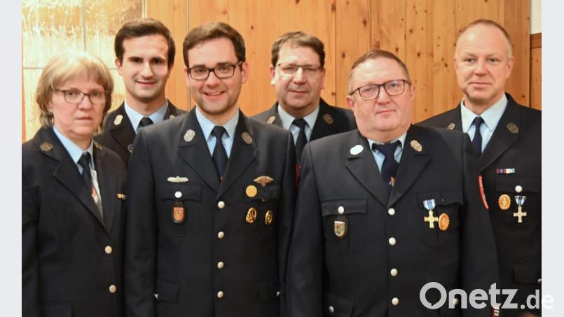 Der neue Vorstand der Feuerwehr Poppenricht (von links): Angela Kohler, Daniel Wendl, Matthias Scholz, Peter Kohler, Wolfgang Gräml und Vorsitzender Christian Krieger. Bild: gf
