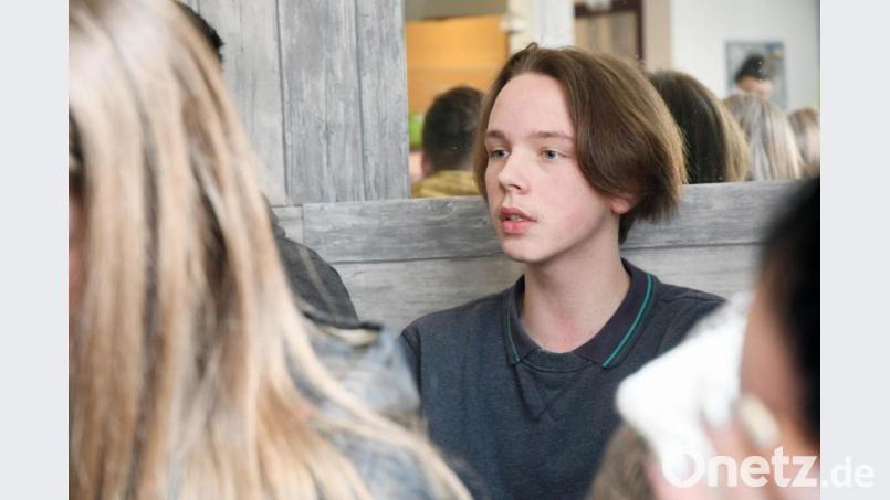 Bei der Diskussion im Scout stellen sich junge Politiker den Fragen der Wirtschaftsschüler. Bild: Gabi Schönberger
