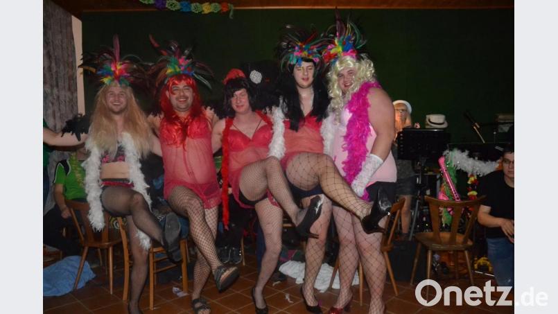 Die „graziösen Damen“ alias „Hamoner Boum“ entführten das Publikum ins Variété Moulin Rouge nach Frankreich. Bild: gi