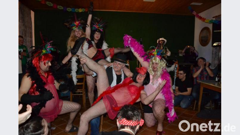Die „graziösen Damen“ alias „Hamoner Boum“ entführten das Publikum ins Variété Moulin Rouge nach Frankreich. Bild: gi