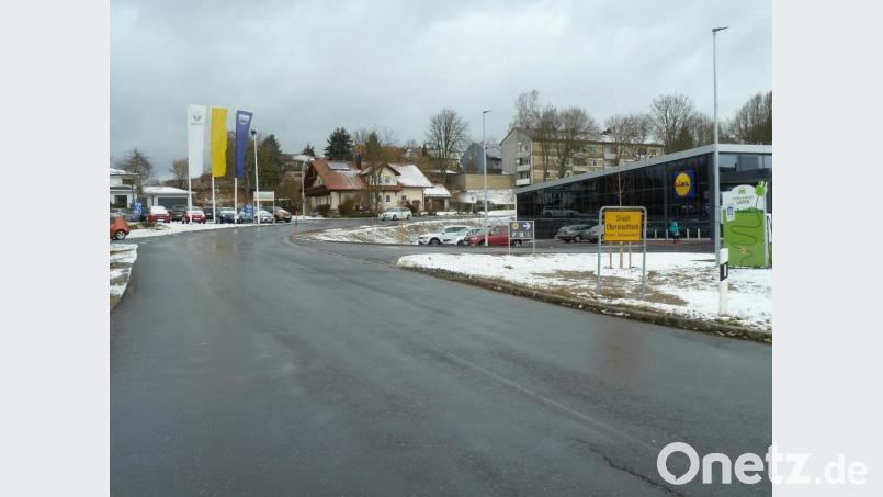 Der Stadtrat kam einstimmig überein, den Neubau des Gehwegs an der Muracher Straße im Frühjahr auszuschreiben, so dass die Maßnahme spätestens im Oktober fertig wäre. Im Bauamt geht man von acht Wochen Bauzeit aus. Bild: Portner