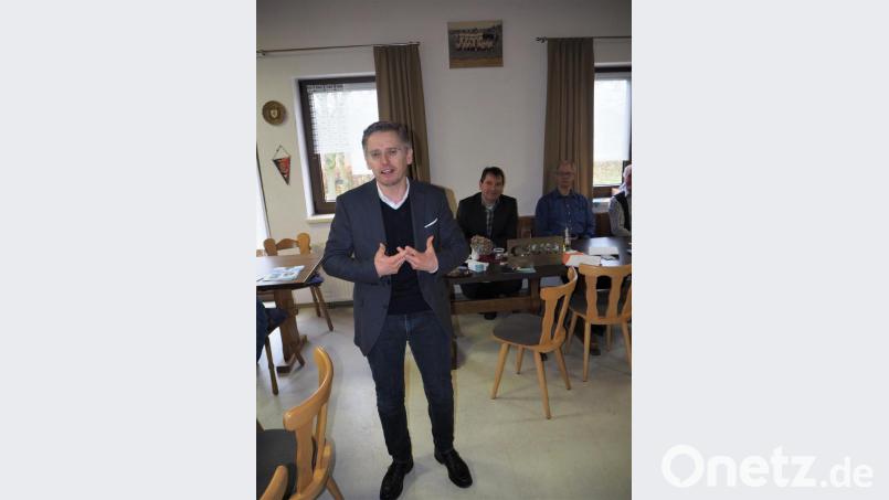&quot;Ihr führt einen hervorragenden Wahlkampf mit bewundernswerter Fairness und stellt Sachthemen in den Vordergrund&quot;, zollte MdL Tobias Reiß dem CSU-Ortsverband seinen Respekt. Bild: wmi