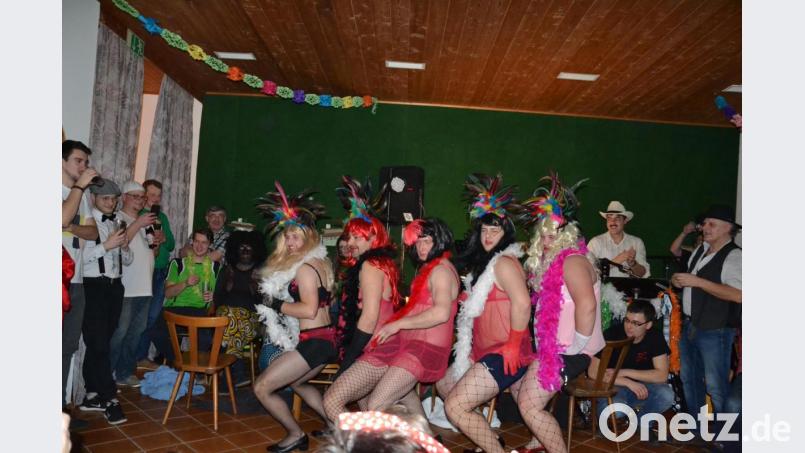 Die „graziösen Damen“ alias „Hamoner Boum“ entführten das Publikum ins Variété Moulin Rouge nach Frankreich. Bild: gi