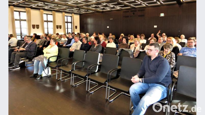 Für die Familie Bauer sind am Samstag viele Gäste ins Landratsamt zum Benefizkonzert gekommen. Bild: ubb