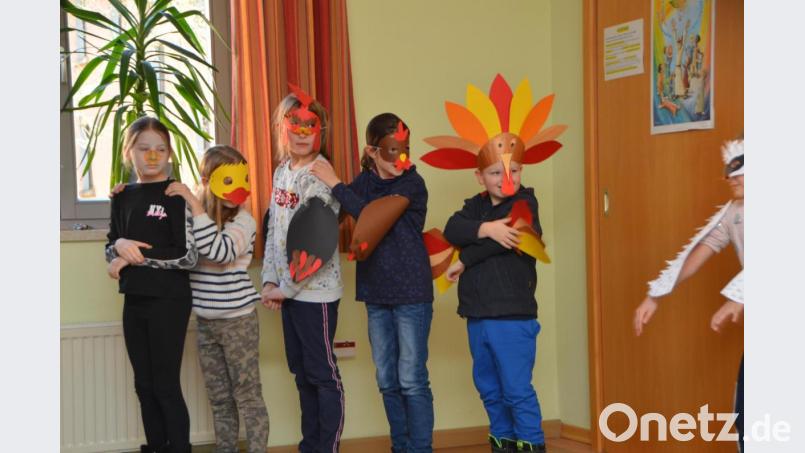In die bunte Tierwelt entführten die Hortkinder und entzückten mit einem lustigen Watschel-Tanz. Bild: dob