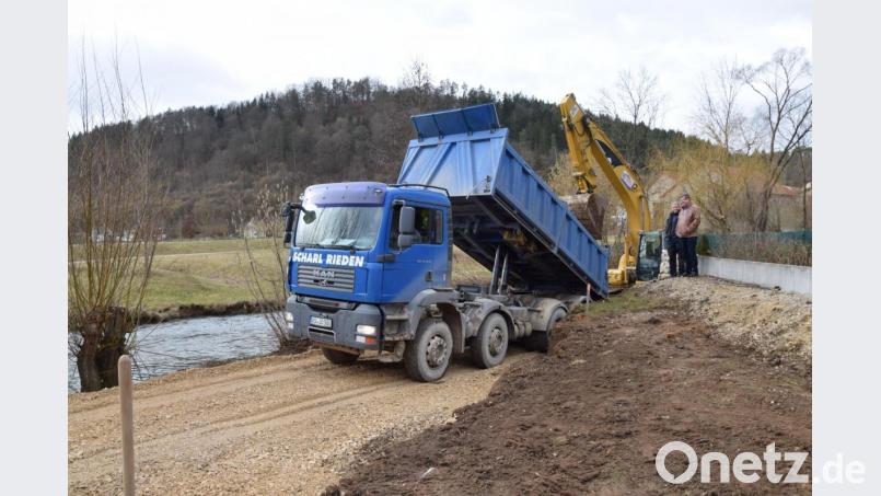 Die Bauarbeiten für den Fußgängersteg über die Lauterach als zweiten Zugang zum Hammerschloss haben bereits begonnen. Im Haushalt stehen dafür 150 000 Euro parat. An Fördermitteln können 80 Prozent erwartet werden, sagte Bürgermeister Peter Braun. Bild: bö