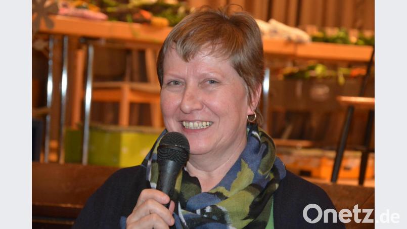 Kreisbäuerin Irmgard Zintl erfreute die Landfrauen mit einer Witzeparade. Bild: jr