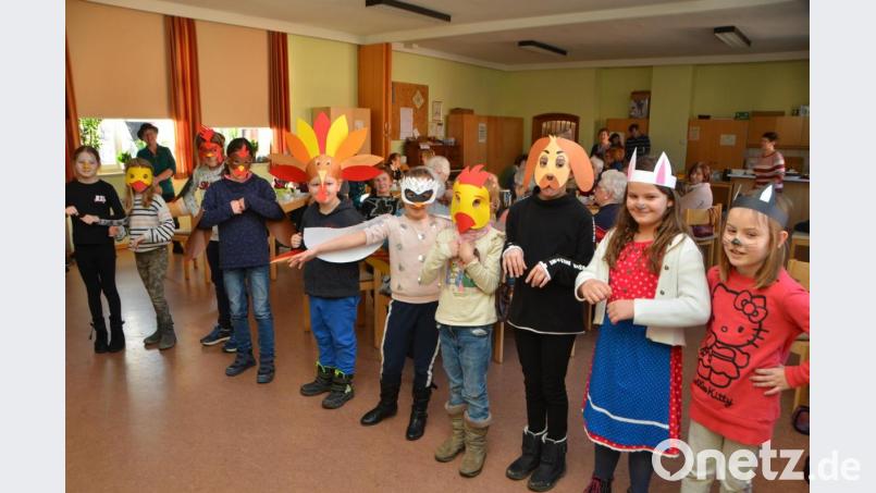 In die bunte Tierwelt entführten die Hortkinder und entzückten mit einem lustigen Watschel-Tanz. Bild: dob