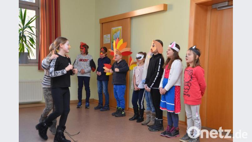 In die bunte Tierwelt entführten die Hortkinder und entzückten mit einem lustigen Watschel-Tanz. Bild: dob