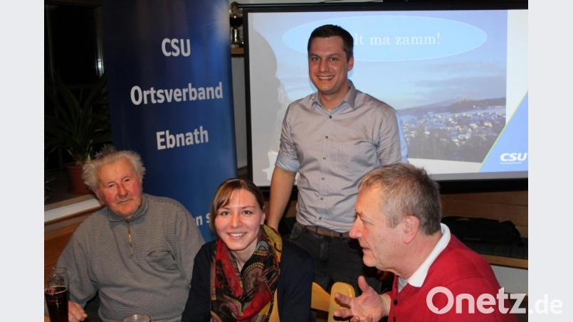 CSU-Bürgermeisterkandidat Wolfgang Söllner bei seinem Vortrag im Dorfgemeinschaftshaus in Hermannsreuth. Bild: exb