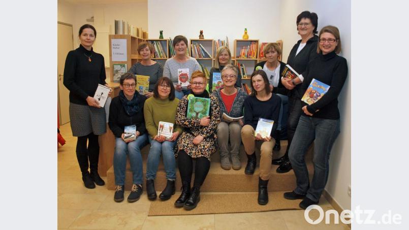 Das Büchereiteam mit der Leiterin der Pfarrbücherei Irene Meier (sitzend, Dritte von links). Bild: sön