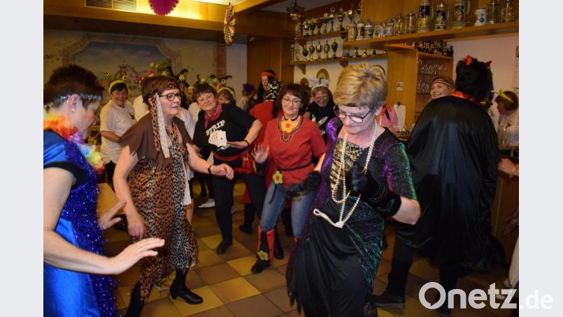 Beim Frauenfasching wurde getanzt, bis die Sohlen rauchten. Bild: bnr