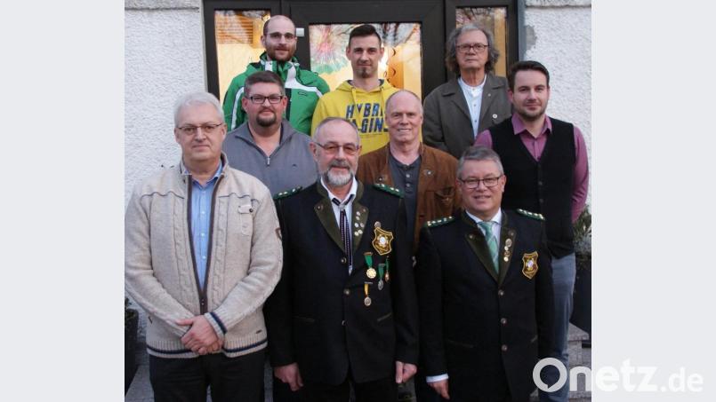 Sie bilden den Vorstand (vorne): Wolfgang Gilch, Helmut Siegert und Wolfgang Sennfelder. Mitte: Florian Kustner, Peter Knerr und Paul Müller. Hinten: Andreas Kurz, Christian Pechtl und Kurt Schneider. Bild: dop