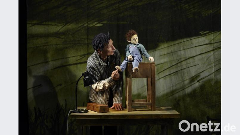 Eine Szene aus dem Stück "Wenn du einmal groß bist" des Figurentheaters Pantaleon. Zu sehen ist das Stück am Mittwoch, 19. Februar, um 19 Uhr in der KZ-Gedenkstätte. Bild: exb