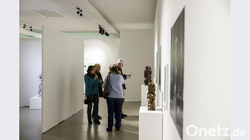 Ergänzt wird die Ausstellung um die Modelle der von ihm geschaffenen Shoah-Mahnmale. Bild: KZ-Gedenkstätte Flossenbürg/Thomas Dashuber