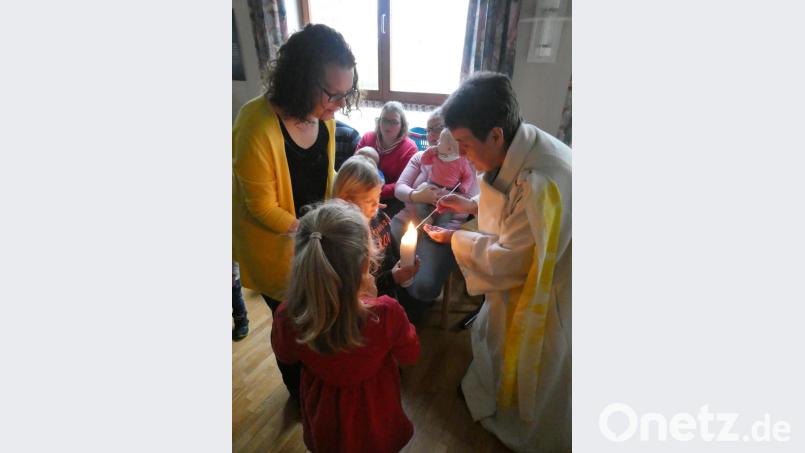 Beim Kindergottesdienst drehte sich alles um das Licht. Bild: exb