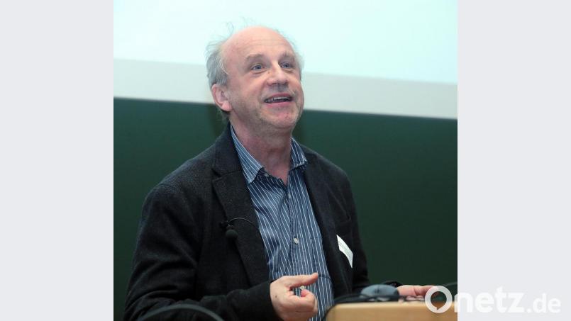 Paul Lukowicz vom Deutschen Forschungsinstitut für Künstliche Intelligenz in Kaiserslautern war zu Gast an der OTH. Dort konnte er Skeptiker beruhigen: &quot;Eine Künstliche Intelligenz handelt nicht selbstständig.&quot; Bild: Wolfgang Steinbacher