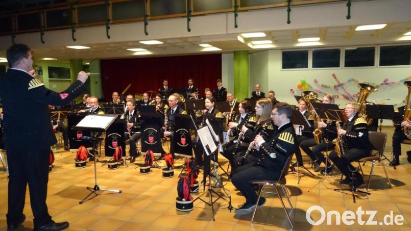 Sein letztes Konzert als Stadtkapellmeister: 23 Jahre lang führte Johannes Mühldorfer die Bergknappenkapelle durch Höhen und Tiefen. Bild: hka