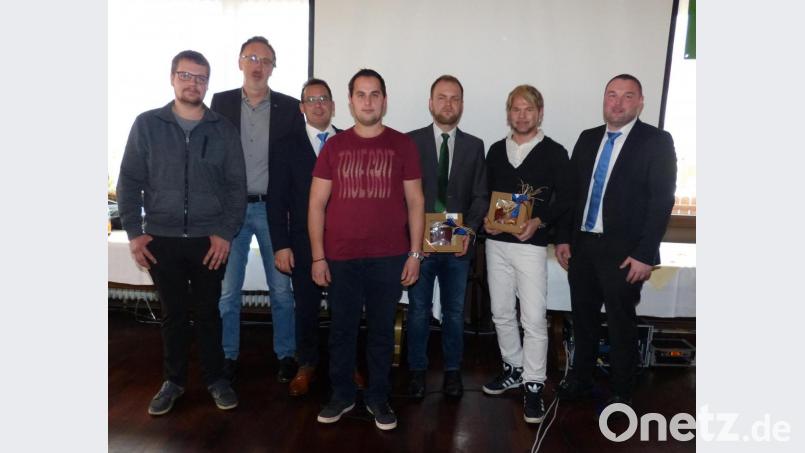 Die Veranstalter und Referenten mit Georg Kick (links), stellvertretender Vorsitzender der Jungbauern Neustadt/WN und Andreas Häring (Mitte) von den Tirschenreuther Jungbauern. Bild: hme