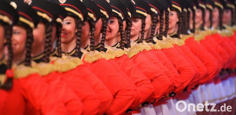 Neu bei Fastnacht in Franken: die Tanzsportgarde &quot;Die Besenbinder2 vom Karneval-Club Röttenbach, die bei der deutschen Meisterschaft mehrere Spitzenplatzierungen erreichte. Bild: Nicolas Armer