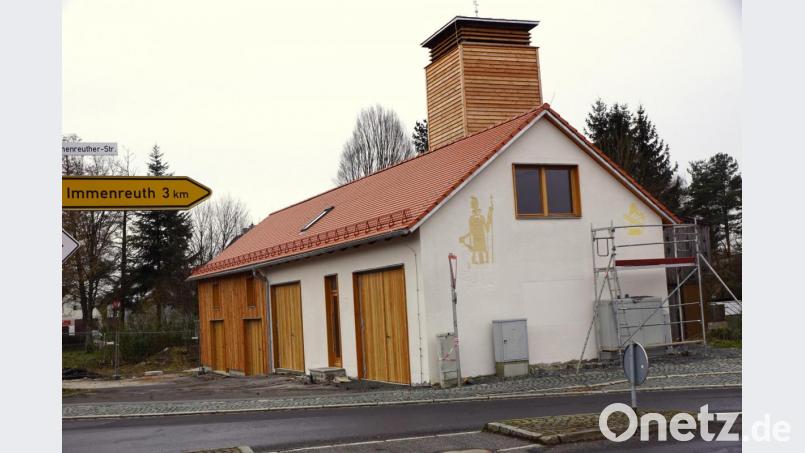 Der nächste Schritt für die Gestaltung des Umfeldes des Alten Feuerwehrhauses ist bereits eingeleitet. Der Platz wird begrünt und teilweise befestigt. Bild: bkr