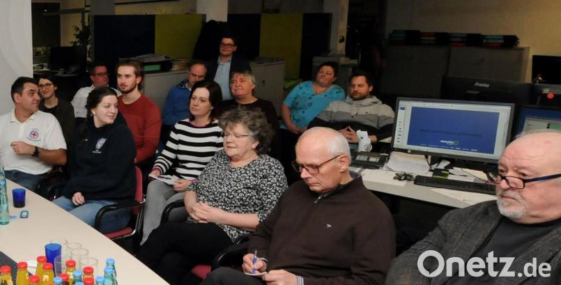 Vom Männerchor bis zum Sportverein: Es war eine bunt gemischte Truppe von Vereinsvertretern aus der Region, die beim AZ-Seminar wissen wollten, wie sie (nicht nur) online auf sich aufmerksam machen können. Bild: Stephan Huber