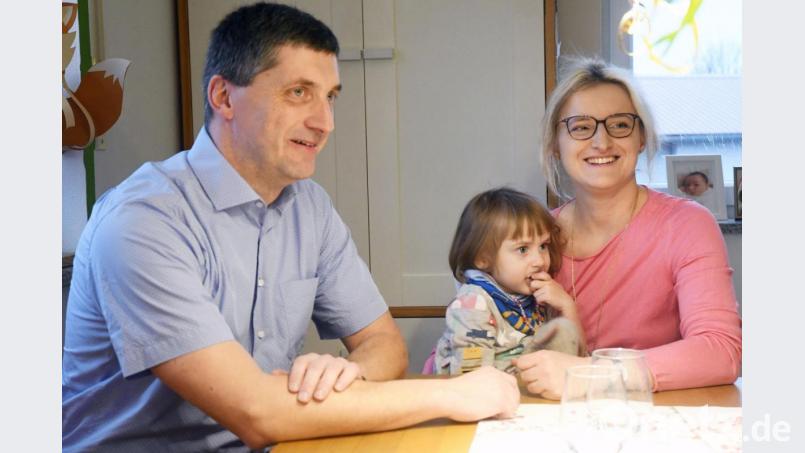 Gestatten, Familie Ziegler: Markus (links) bekennt sich zur CSU, Ehefrau Hildegard ist eingefleischte Sozialdemokratin. Tochter Pia wirkt politisch noch ein bisschen unentschlossen. Bild: Gabi Schönberger