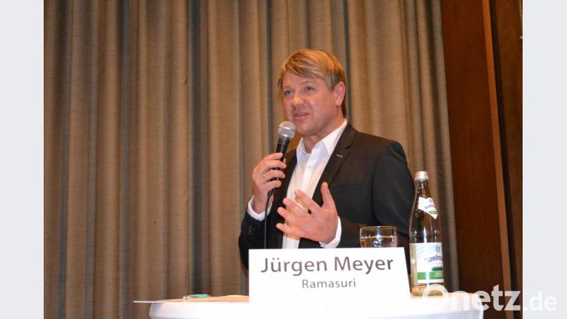 Moderator Jürgen Meyer von Radio Ramasuri führte souverän durch den Abend. Bild: pz