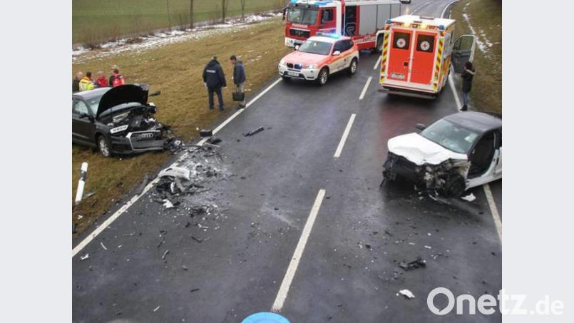 Zu einem Unfall kam es am Freitagmittag auf der B299 auf Höhe Pechofen bei Mitterteich. Die Unfallbeteiligten erlitten laut Polizei keine schweren Verletzungen. Bild: Polizei Waldsassen/exb