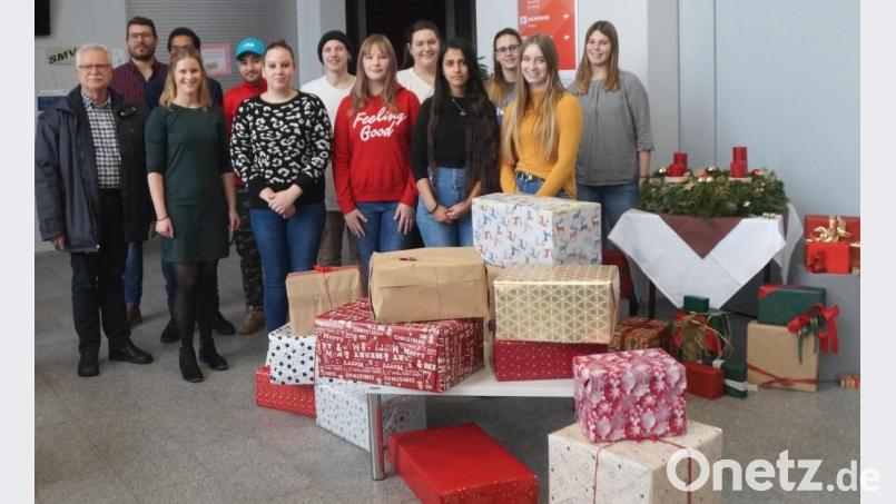 Schulen wie die Staatliche Berufsfachschule und die Grundschule Teunz beteiligten sich mit Päckchenspenden am Hilfsprogramm der Tafel Oberviechtach. Archivbild: weu