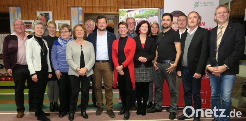 Die Schwandorfer SPD hat nun mit Karin Frankerl und Matthias Kuhn (Mitte) eine Doppelspitze. Bild: Hirsch