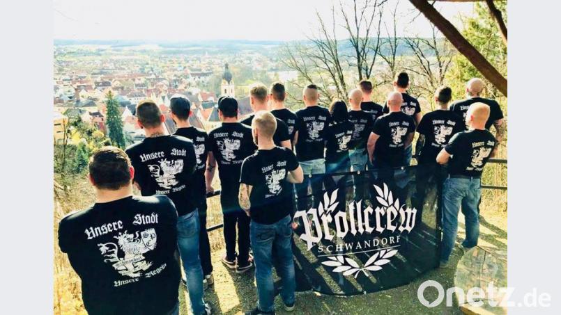 Zwei Konzerte mit Bands aus rechten Szene, eines in Klardorf und eines in Steinberg am See, hat Prollcrew organisiert. Zwei Lokale in Schwandorf gelten als Treffpunkt, der inzwischen vom Verfassungsschutz beobachteten Gruppe. Bild: Quelle Facebook