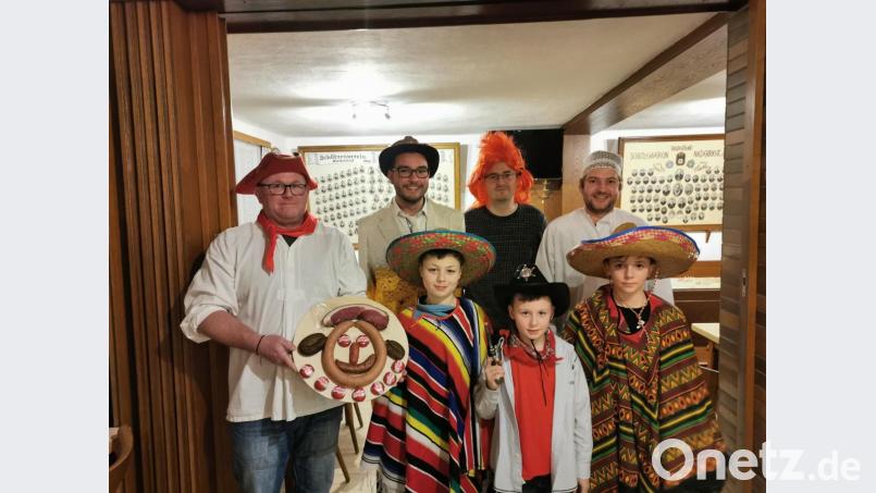 Im Bild (vorne, von links) Gerd Pirner, Sven Pirner, Ludwig Pirner, Jakob Rösch, (hinten, von links) Timo Rubenbauer, Michael Wagner und Martin Pickel. Bild: exb