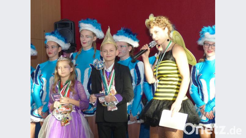 Kinderprinzenpaar mit Tanzlehrerin Susi Welzl Bild: hme