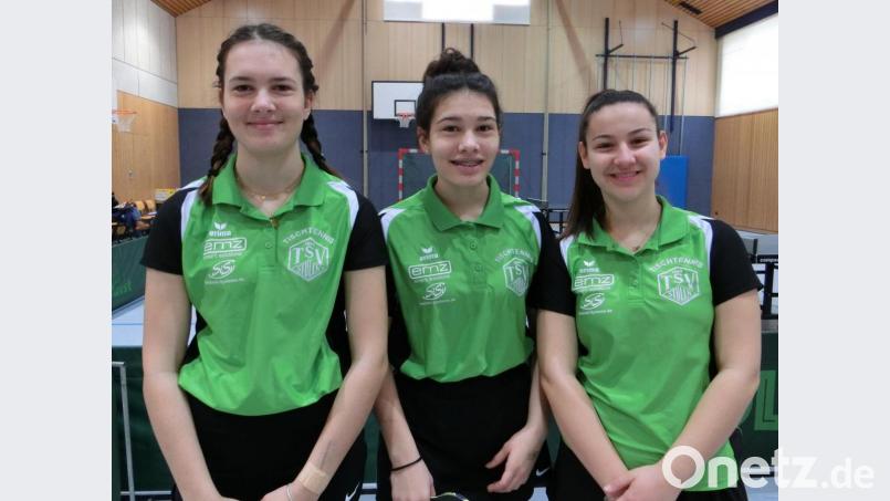 Lea Wittmann, Eva Wittmann und Antonia Heigl (von links) hatten im Bezirkspokal gegen den TSV Klardorf keine Chance und verloren mit 1:4. Bild: exb