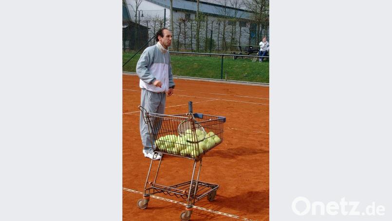 Marcelo Matteucci, Abteilungsleiter des TC Grün-Rot Weiden, spielt die Bälle zurück und erklärt, warum bisher die Fusion mit dem TC Postkeller scheitert. Bild: spl